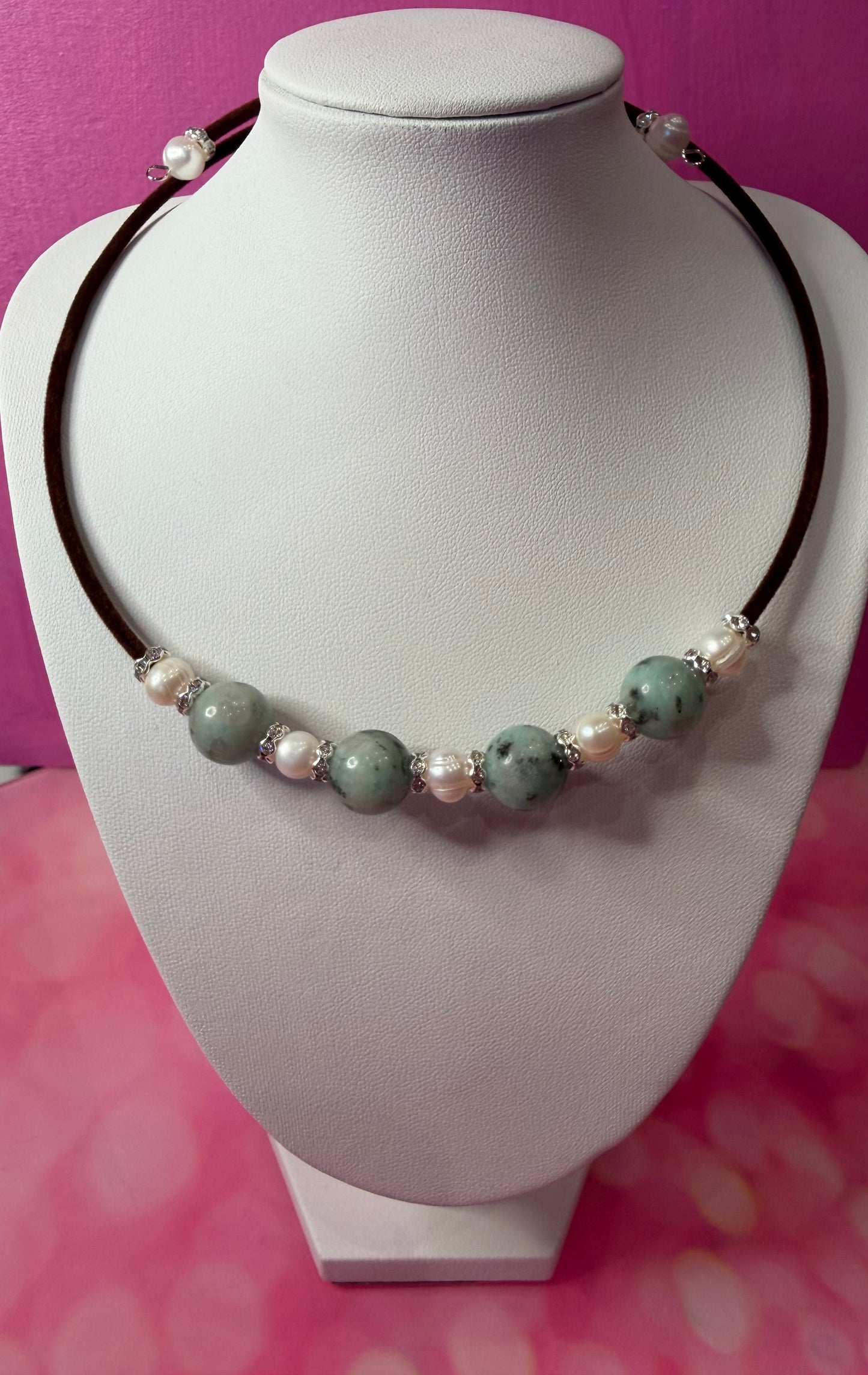 Jade gemstone with white rice pearl choker
