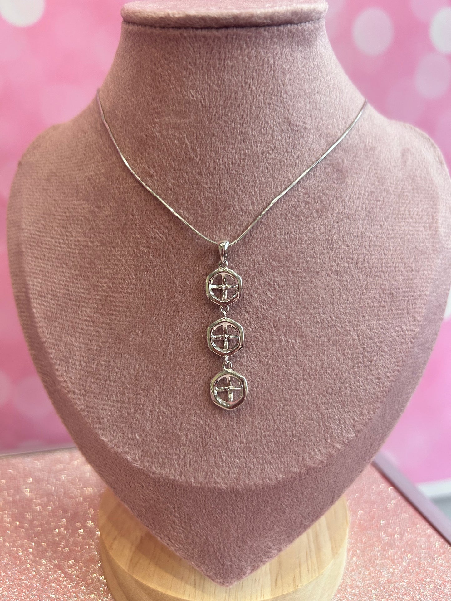 Sterling silver triple pearl mount pendant