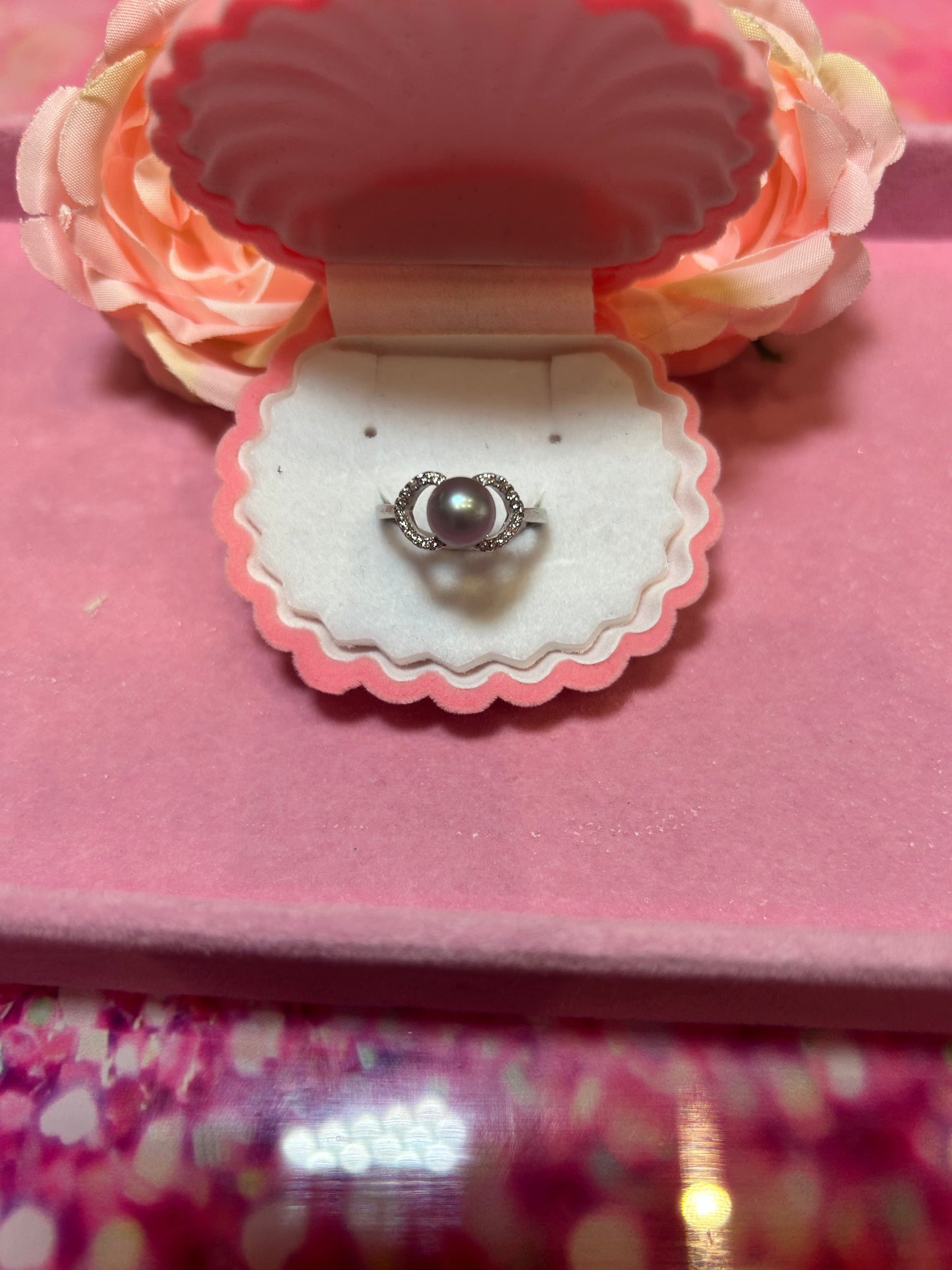 The bow ring. Silver plated bow style ring