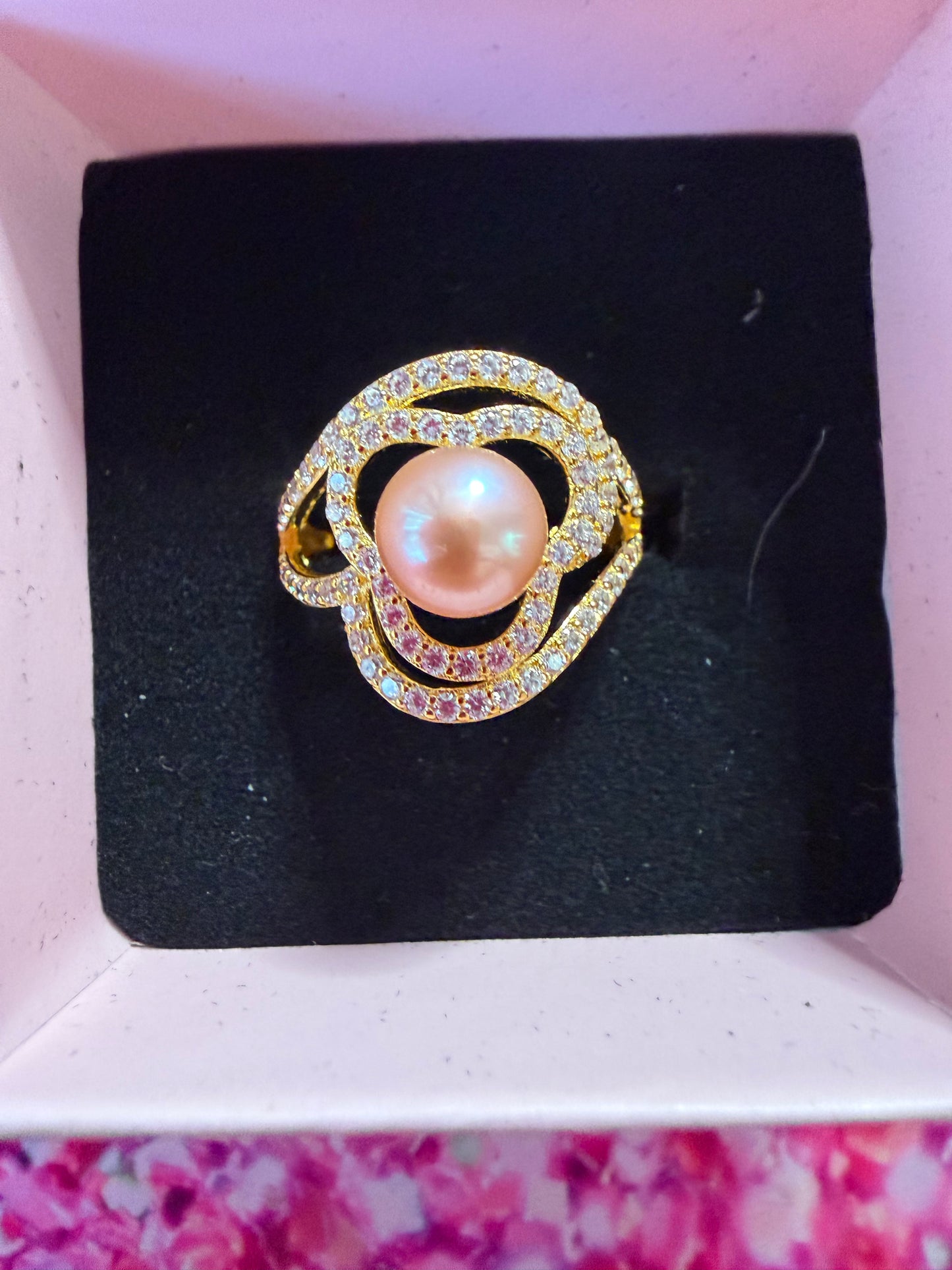 The Elen ring in gold