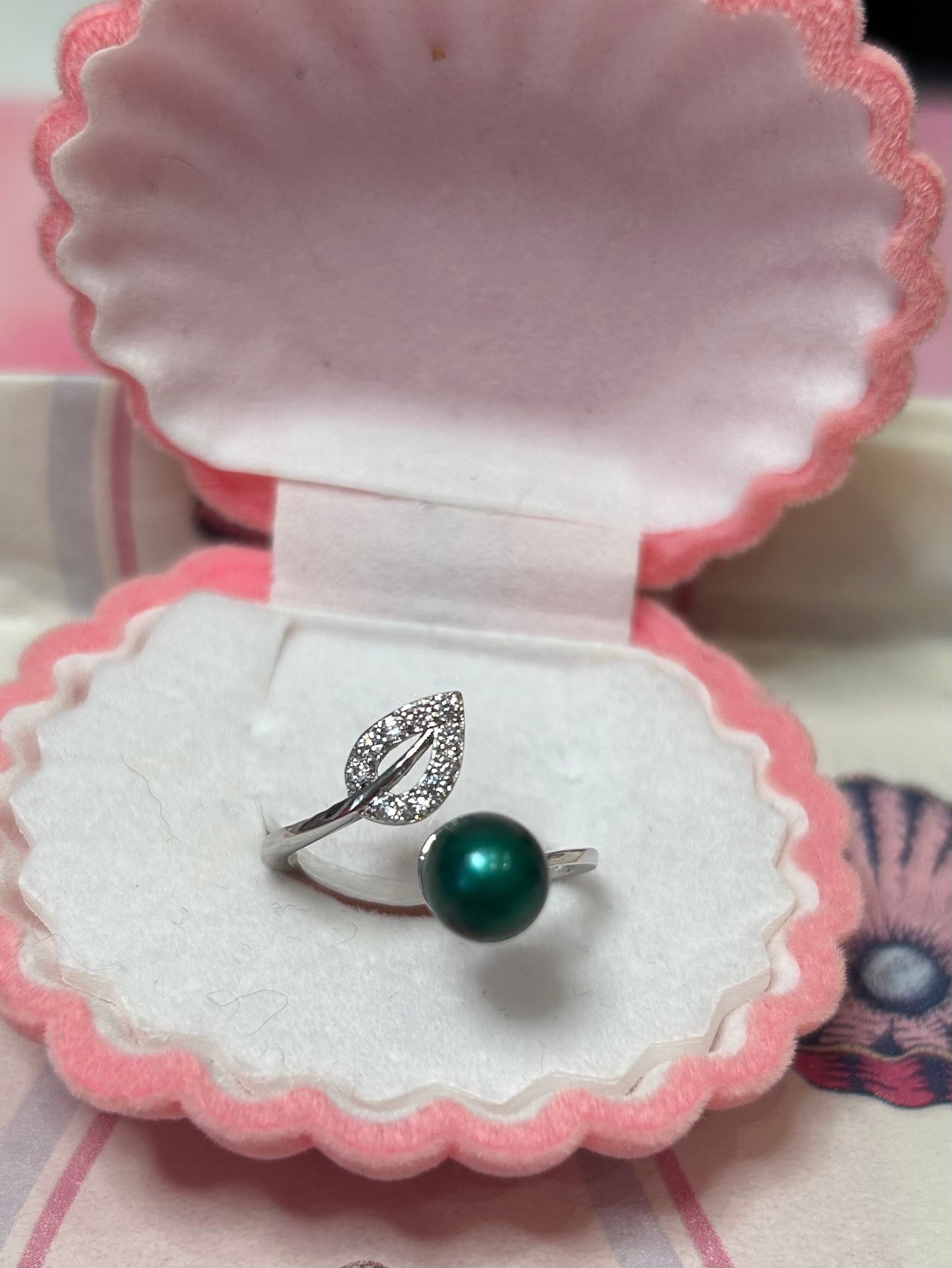 Silver plated cz simple leaf ring