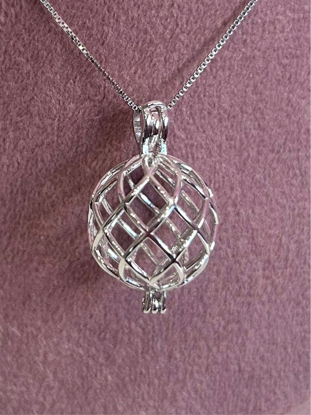 Twisted round cage pendant