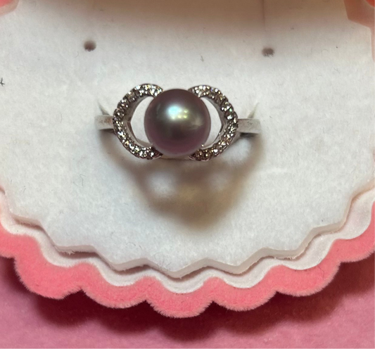 The bow ring. Silver plated bow style ring