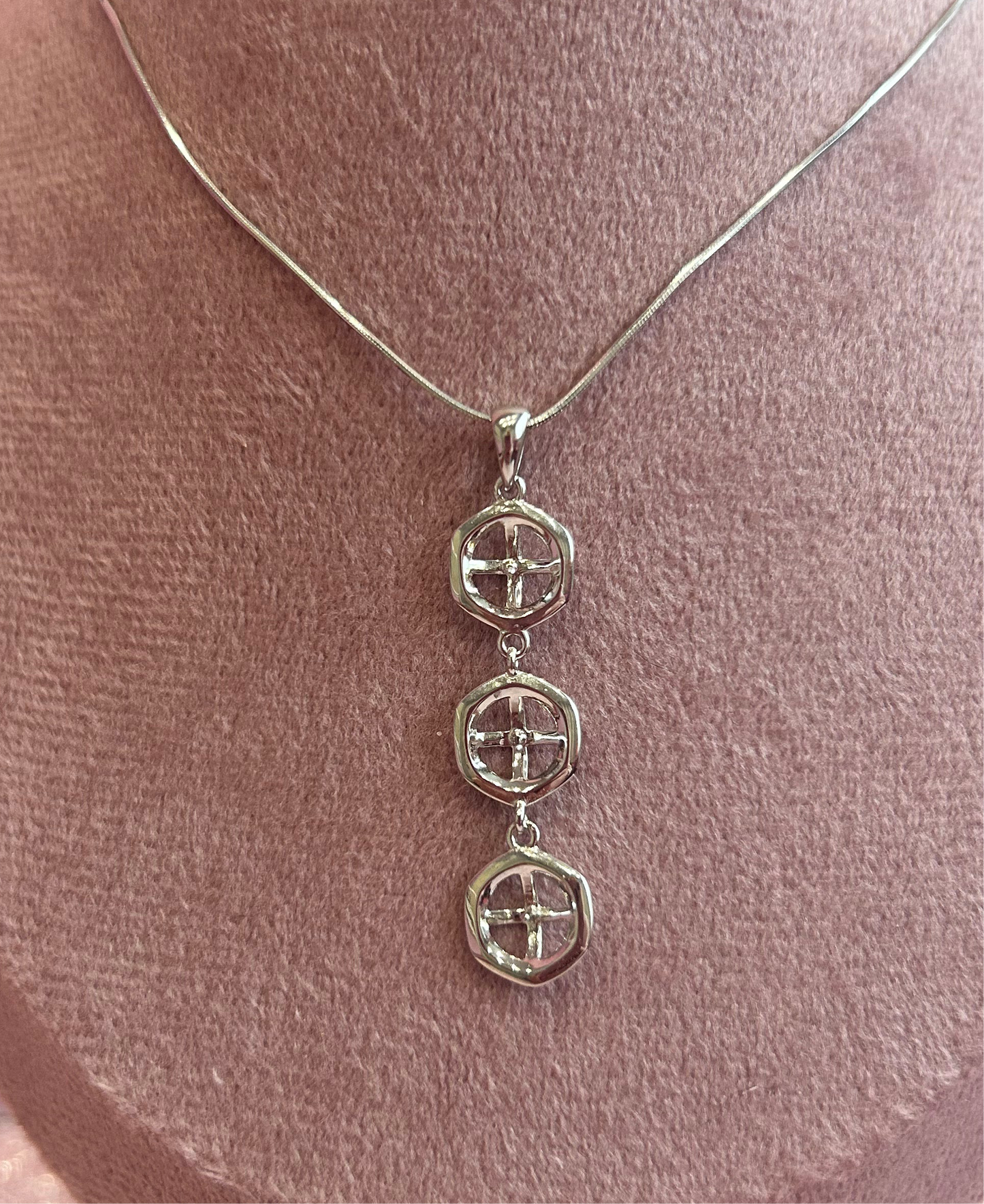 Sterling silver triple pearl mount pendant