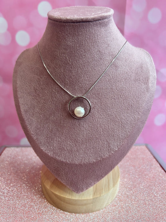 Pre mounted Sterling silver round pendant with white pearl