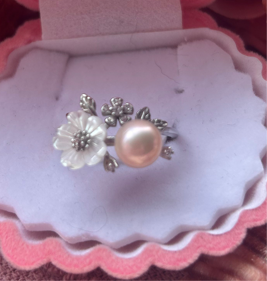 The Nancy Ring. Sterling silver with shell flower adjustable ring