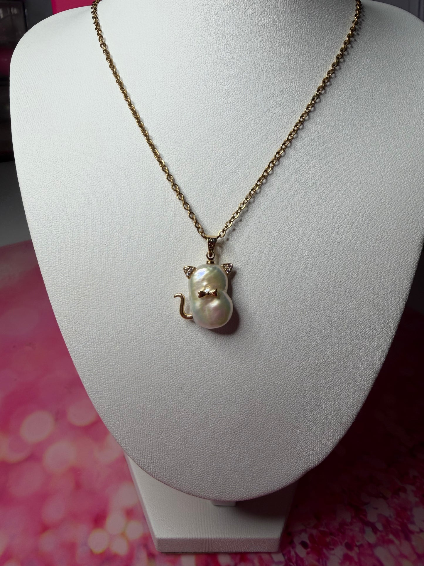 Cute cat baroque pearl necklace