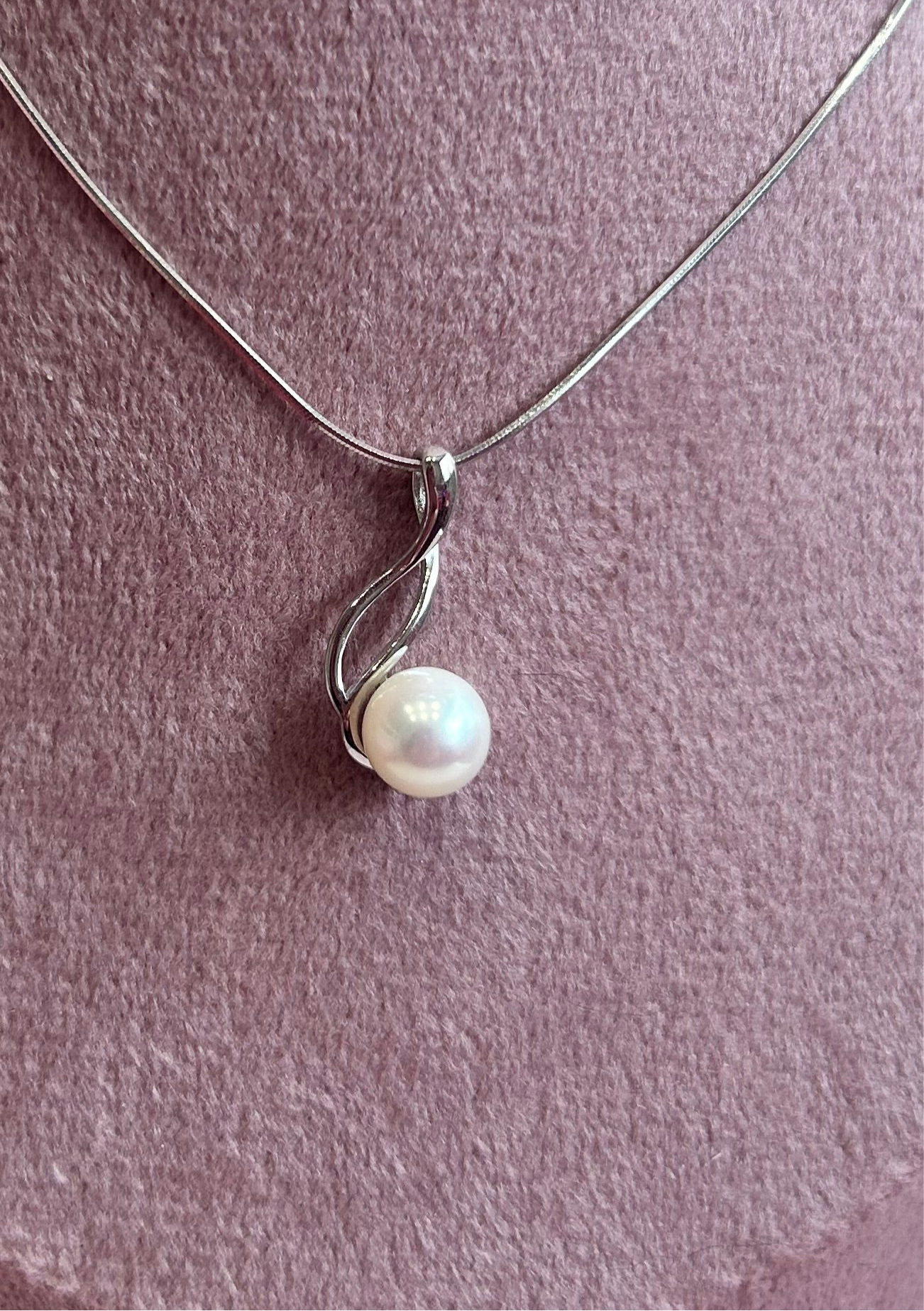 Pre mounted wave drop with white pearl