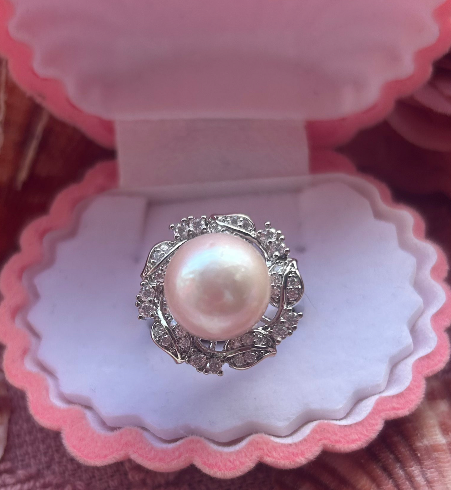 Silver plated flower  Edison pearl ring. Fully adjustable