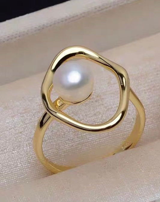 The Joanne Ring in gold