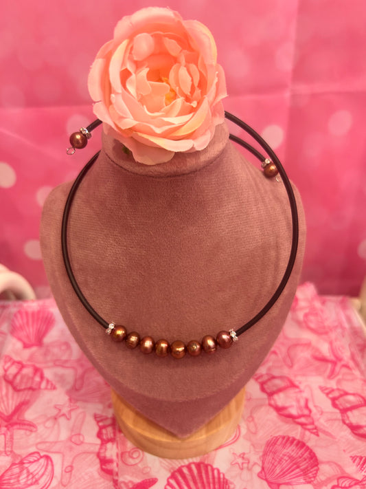 Bronze rice pearl choker