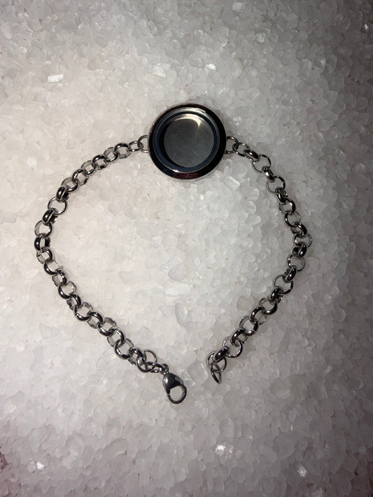 Stainless steel link bracelet locket