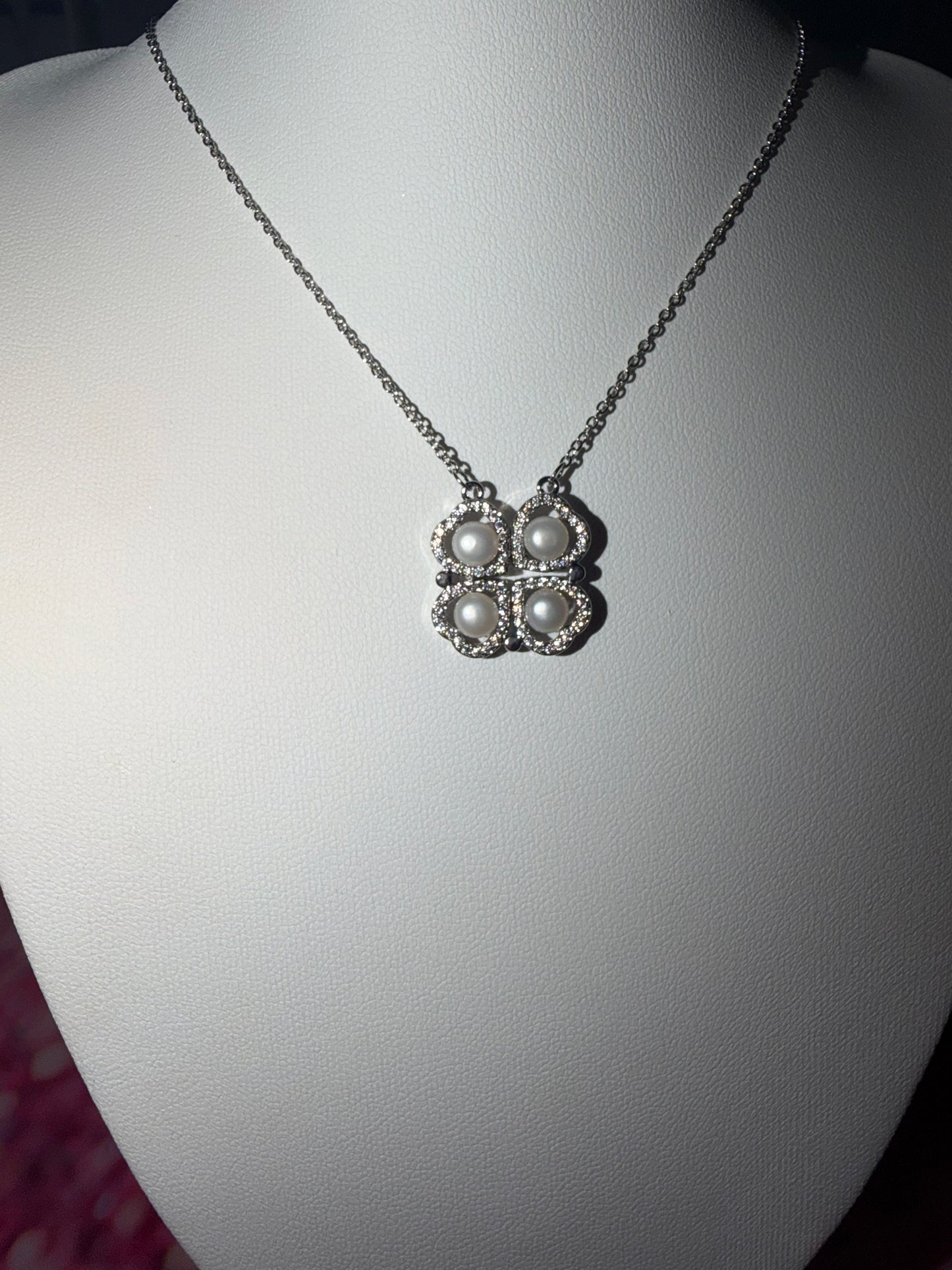 Sparkling 4 of hearts platinum plated necklace